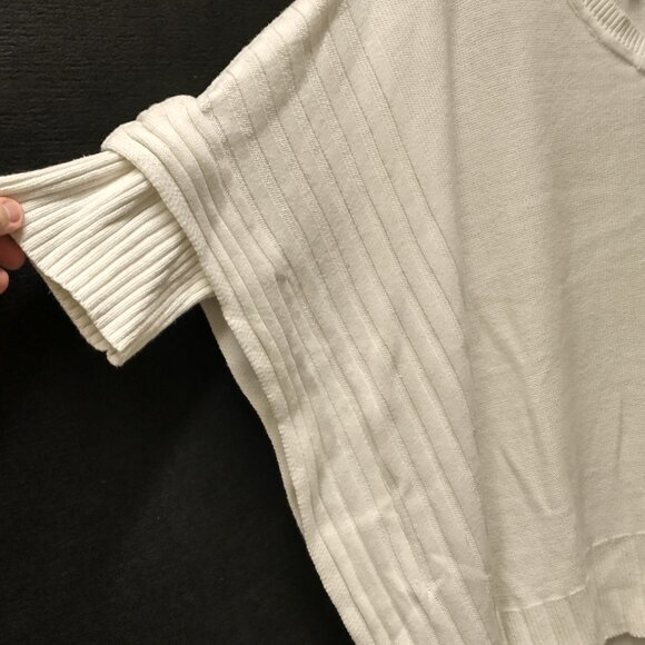 Vera Wang Off-White Poncho - Picture 3 of 3
